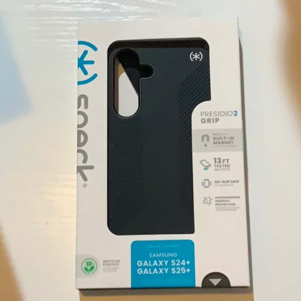 Speck Black Protective Case for Smartphones